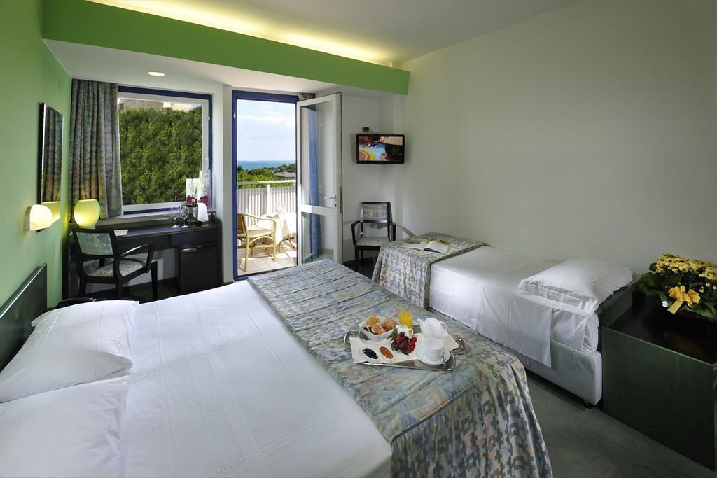 Hotel Medusa Splendid Линяно Сабиадоро Екстериор снимка