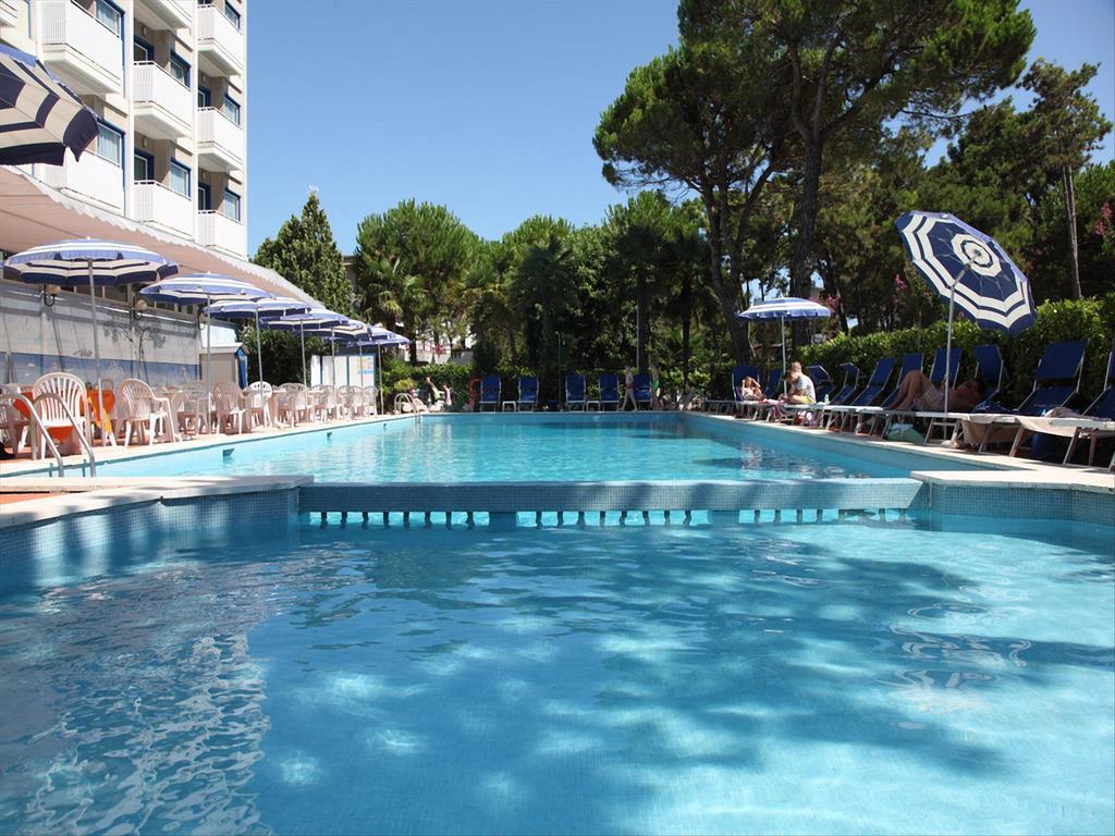 Hotel Medusa Splendid Линяно Сабиадоро Екстериор снимка