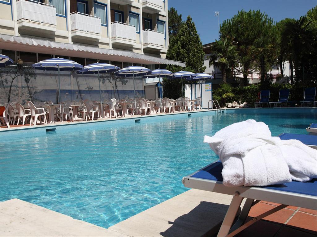Hotel Medusa Splendid Линяно Сабиадоро Екстериор снимка